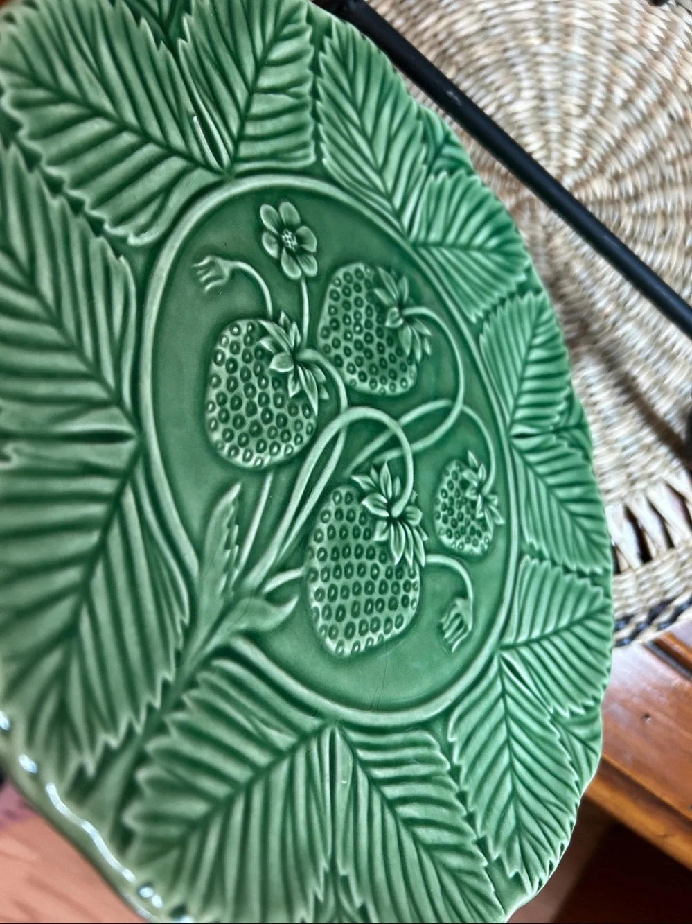 Vintage Green Bordallo Pinheiro Portugal Majolica Strawberry Dinner Plate 9.5